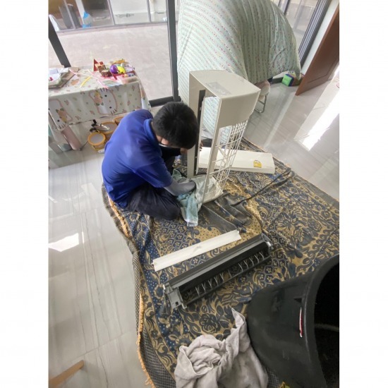 ช่างล้างแอร์บ้านด่วน ชลบุรี - บริษัท ซี.เอ็น.อินเตอร์ คอร์ปเปอร์เรชั่น จำกัด - ล้างแอร์สำนักงาน ชลบุรี  ล้างแอร์ชลบุรี  รับล้างแอร์ขนาดใหญ่ชลบุรี  ช่างล้างแอร์บ้านด่วนชลบุรี 